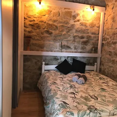 Homestay Atypique Dans Cave Voutee Avec Petit Dejeuner Saint-Genest-de-Bauzon